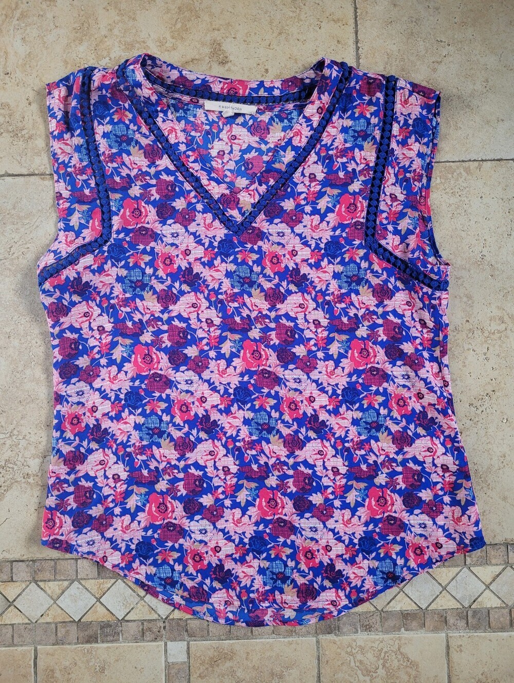 41 Hawthorn Floral V‑Neck Tank Top in Blue & Pink
